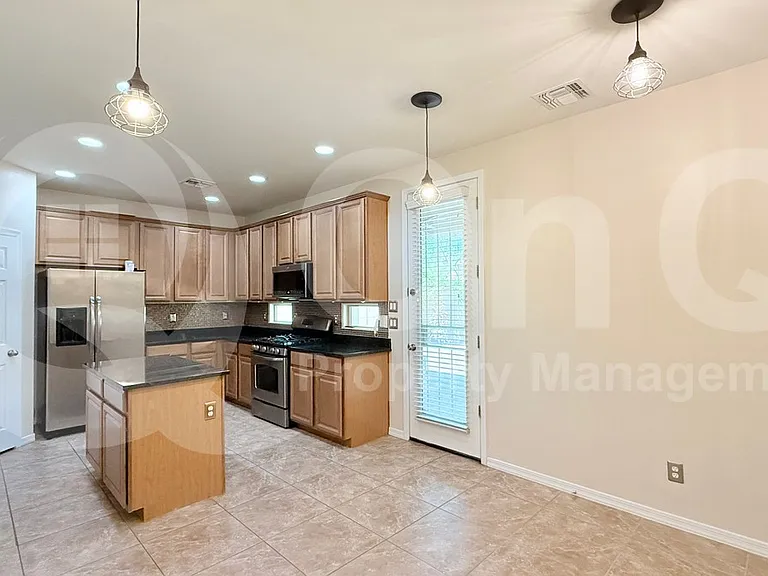 16325 N 73rd Dr — Photo 6