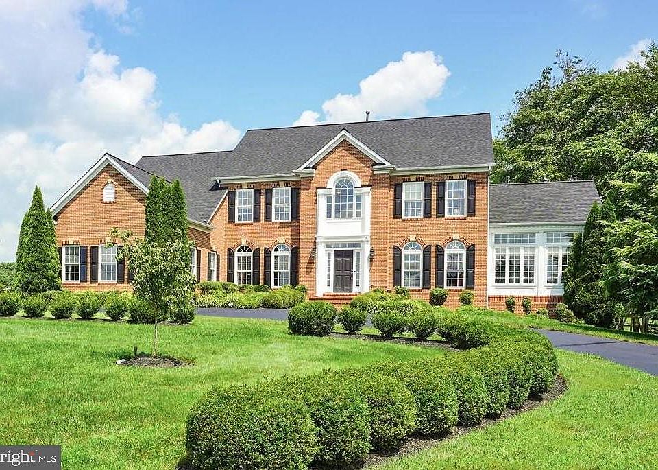 1st image of 22337 Essex View Dr