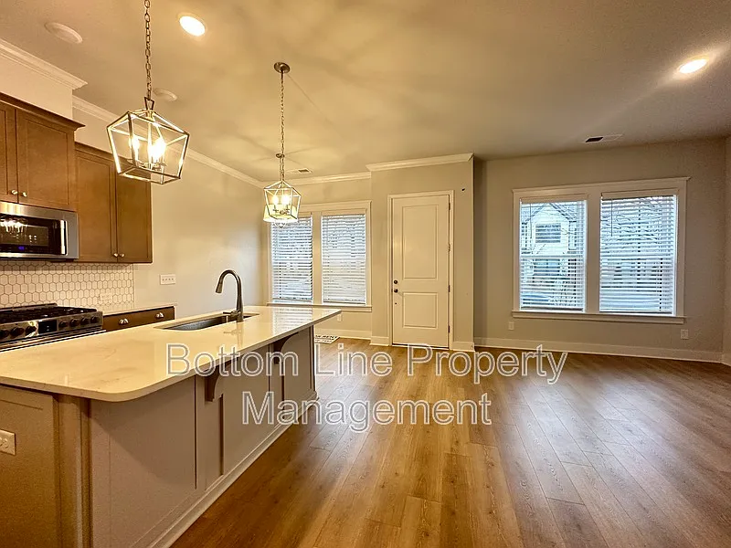 3 bed, 2.5 bath, 1593 sqft, $2,995 — Photo 3