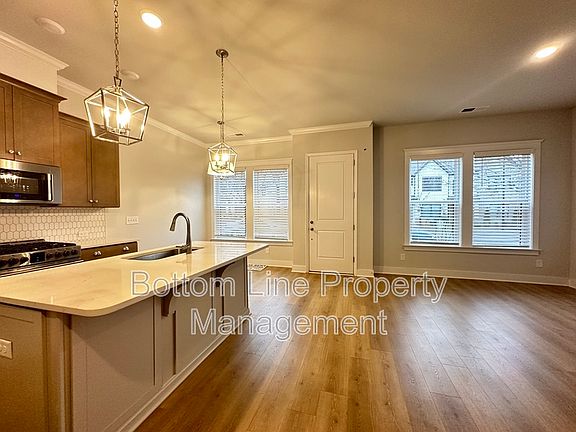 3rd image of 5915 Ardrey Kell Rd