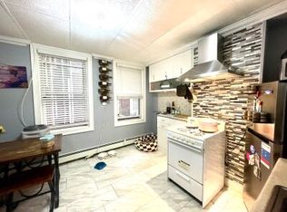 17 Cleveland Pl #1B, Boston, MA 02113