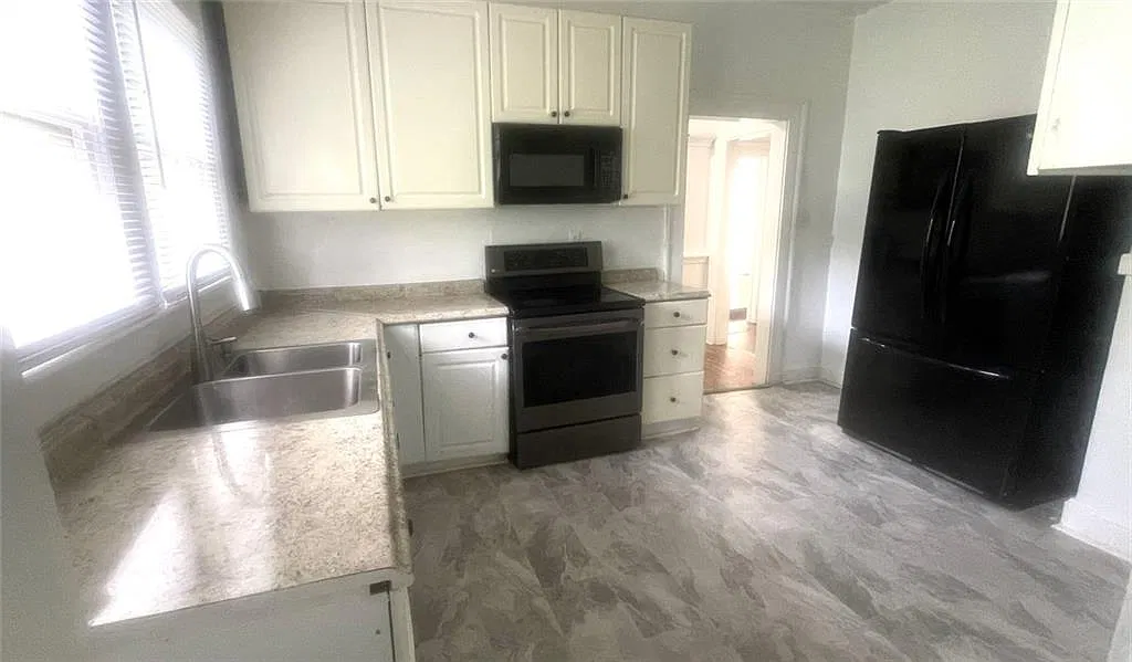 3 bed, 2.0 bath, $1,800 — Photo 3