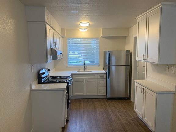 3rd image of 15731 Admiralty Way SW Unit C