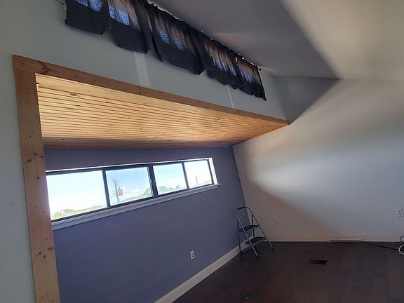 3rd image of 206 Pierce Ave