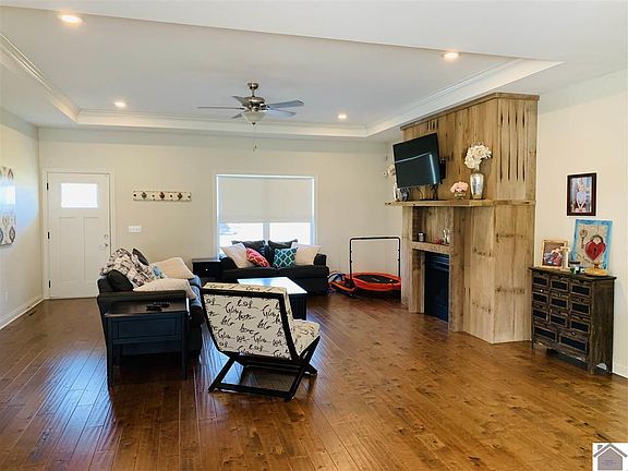 3rd image of 2217 Carolwood Way