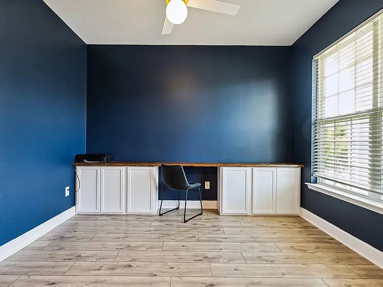 221 Berwick Dr — Photo 3