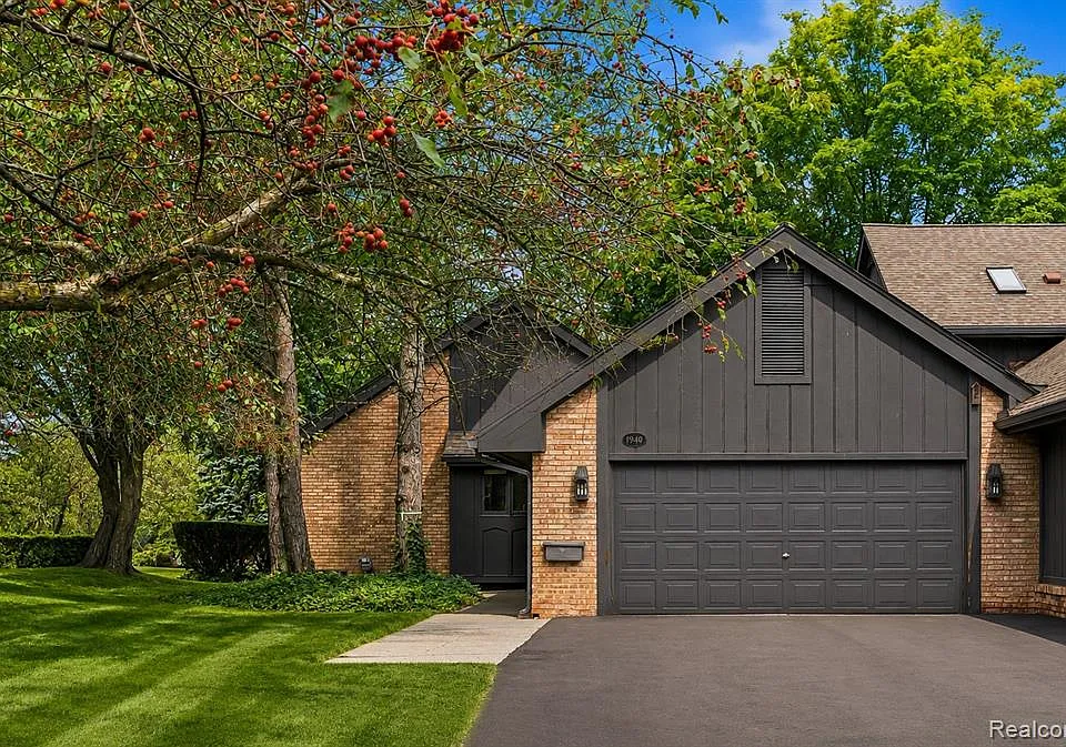 1948 Pine Ridge Ln