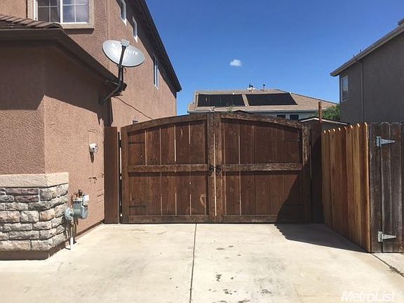 3rd image of 1821 Davenport Dr