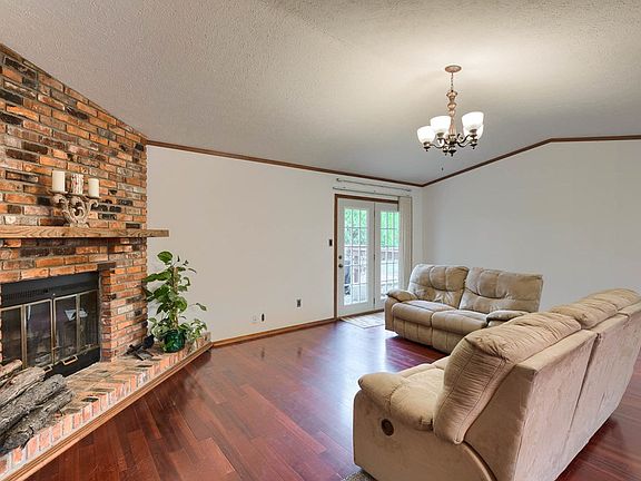 5th image of 2610 Eastland Dr