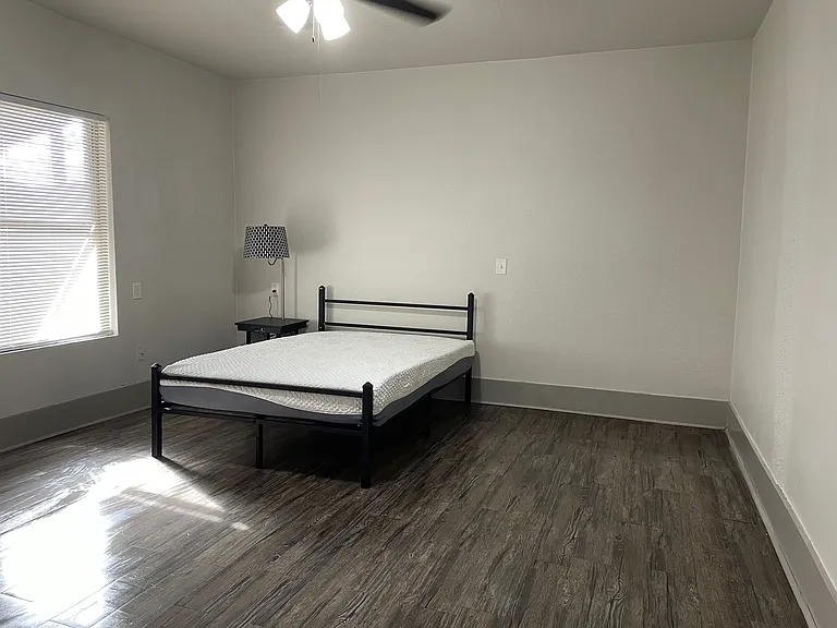 2722 Travis Ave — Photo 13