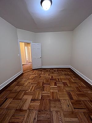 4th image of 2011 Newkirk Ave APT B4