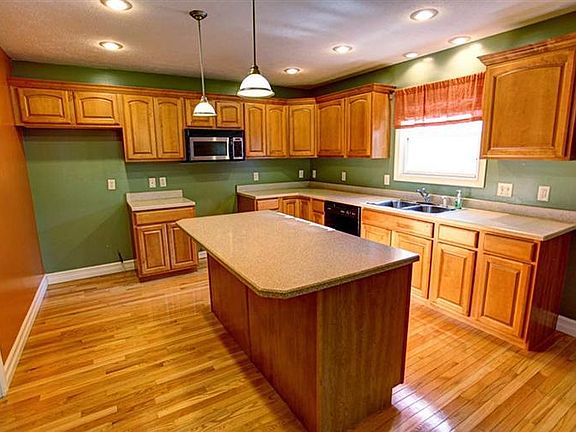 4th image of 1411 Barberry Ct