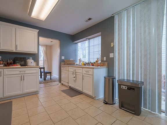 5th image of 802 Old Mill Ct