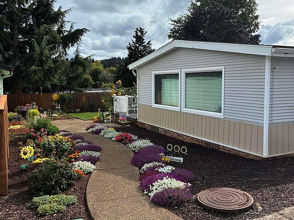 2nd image of 2120 Robins Ln SE Unit 101