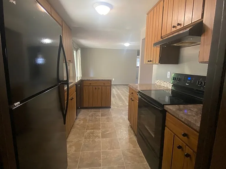 1335 Woodglen St NE — Photo 23