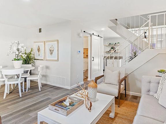 4th image of 807 S Mollison Ave Unit 11