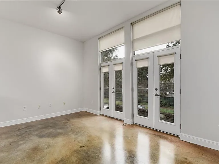 1601 E Cesar Chavez St #102 — Photo 12