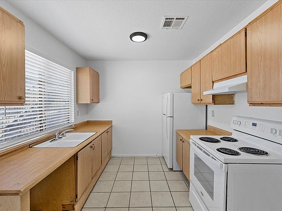 5th image of 3719 Royal Crest St #104