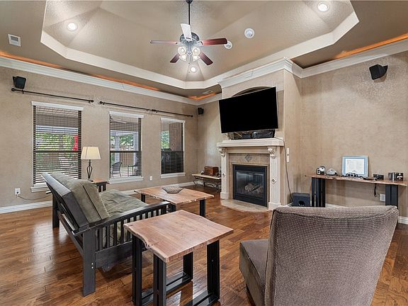 4th image of 3401 NW Park Hill Blvd