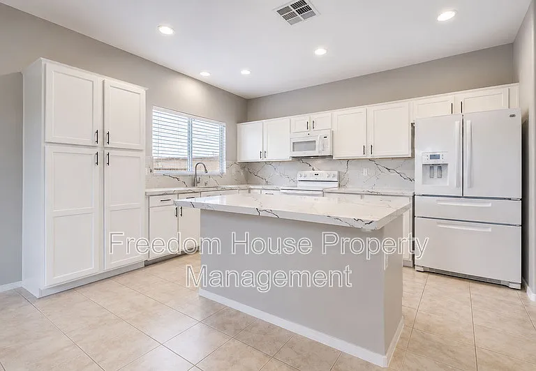 5465 Finestra St — Photo 12