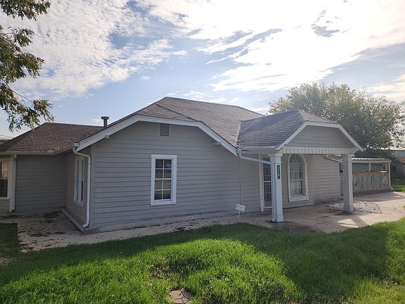 3rd image of 216 Sealy Ave