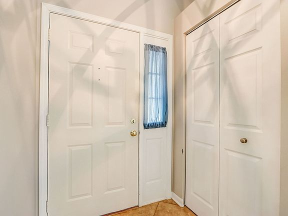 2nd image of 2215 Applewood Ln