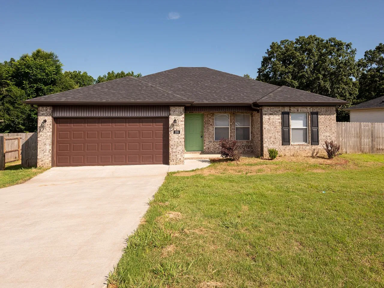 3 bed, 1284 sqft, $1,700 — Photo 1