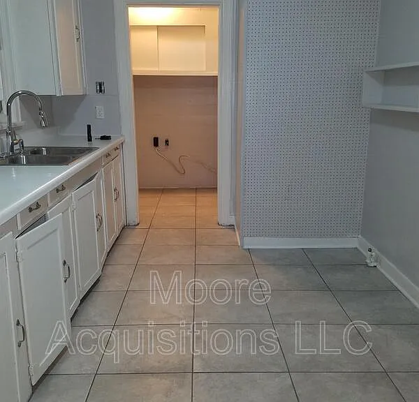 221 Leonard Dr — Photo 7