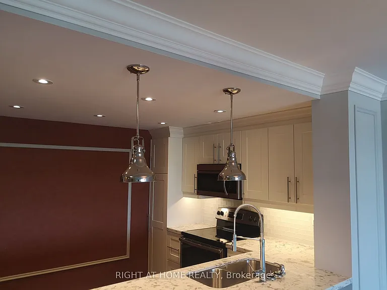7440 Bathurst St #1102 — Photo 12