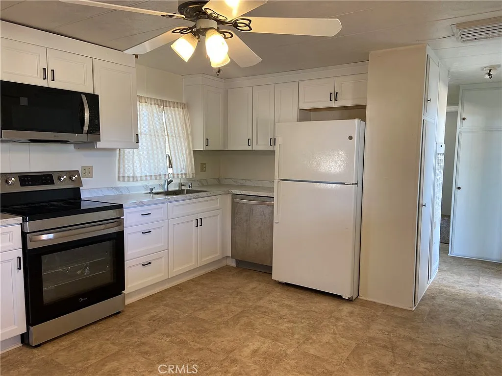 2 bed, 1.5 bath, 720 sqft, $2,200 — Photo 3