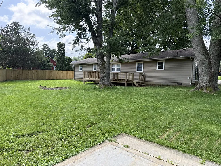 Catalpa Dr — Photo 12