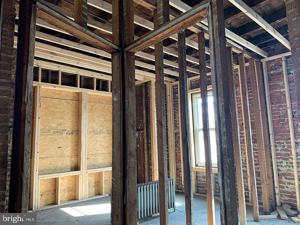 2nd image of 6044 Regent St