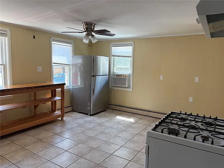 17 Andrews St #1 — Photo 4