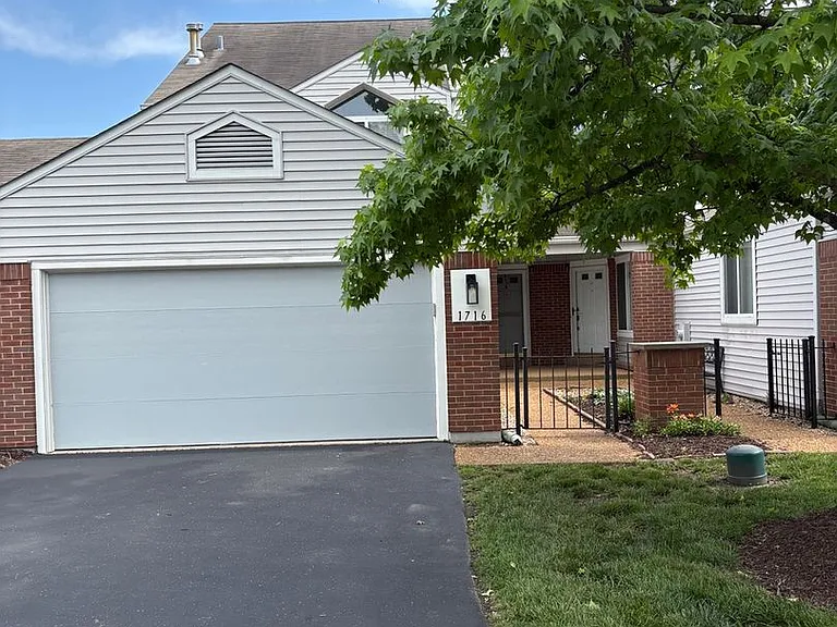 1716 Highview Circle Ct — Photo 1