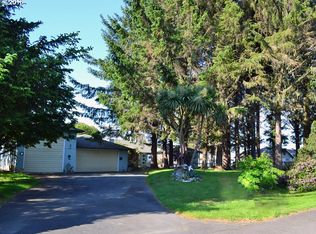 97932 Holly Ln, Brookings, OR 97415