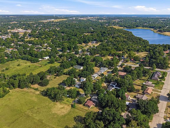 3rd image of 2050 Avon Dr