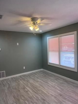 5th image of 1358 Oak Park Dr