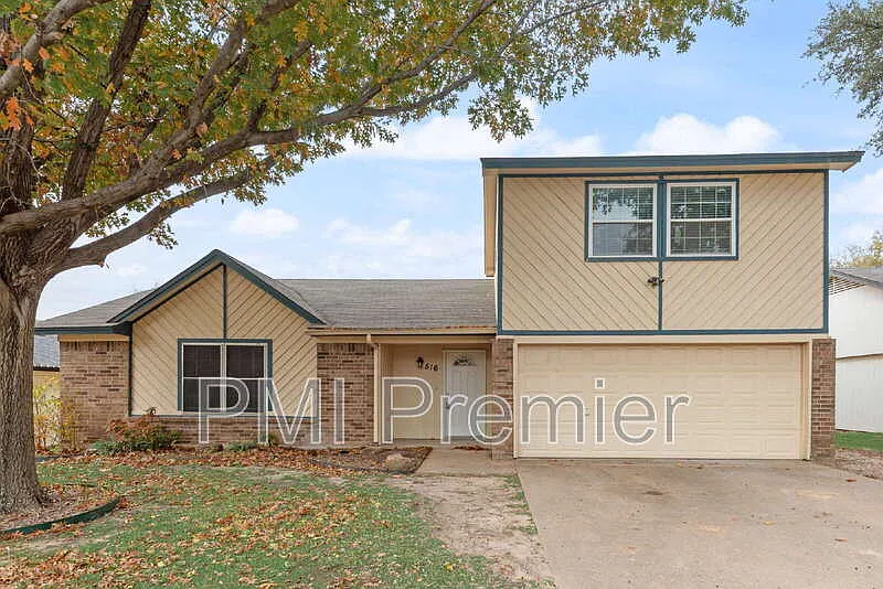 Building Photo - 516 Roberts Dr