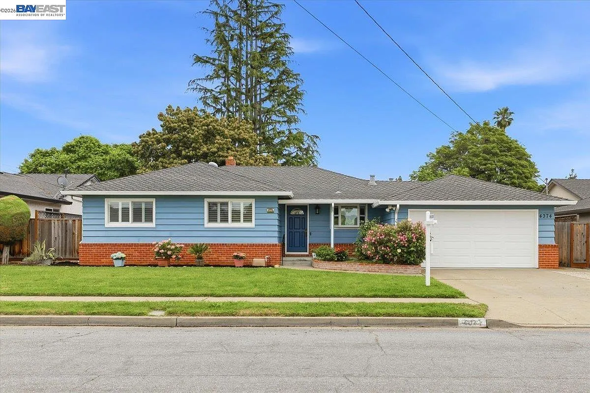 4374 Eggers Dr photo 1