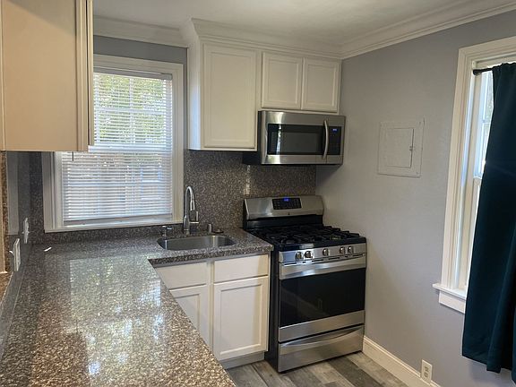 5th image of 26 Werden St