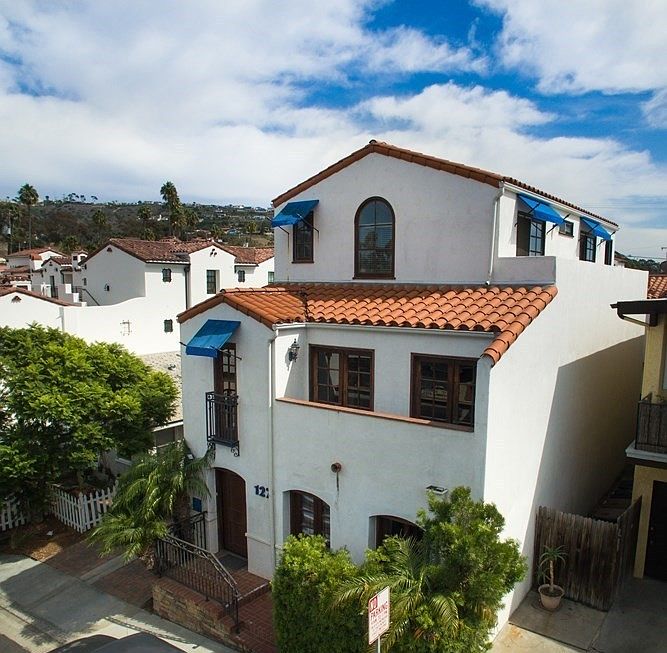 1st image of 127 Avenida Serra APT B