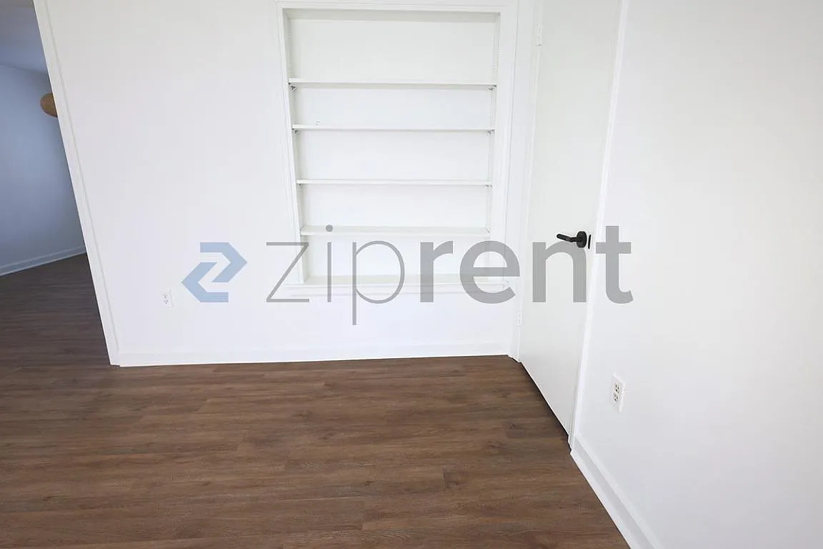 2 bed, 1100 sqft, $1,900 — Photo 4