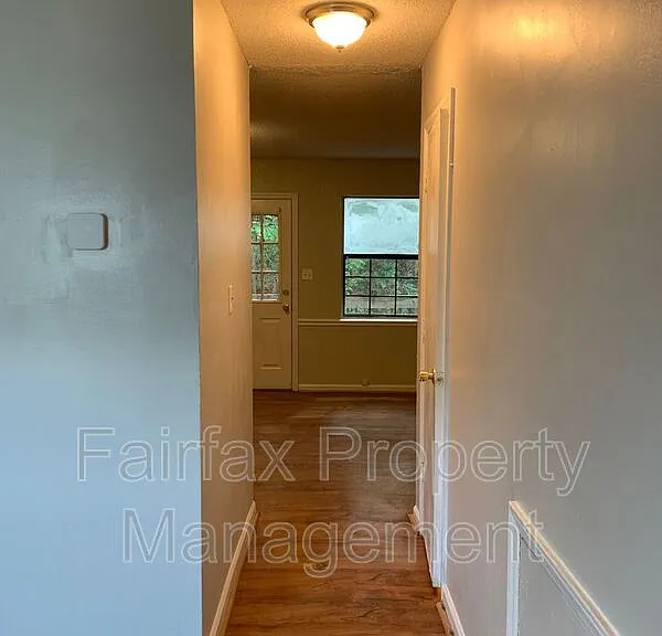 1427 Cherrycrest Dr — Photo 7