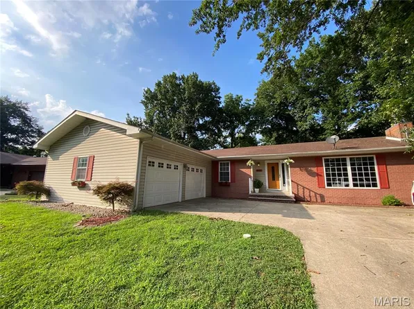 602 E Airwood Dr, East Alton, IL 62024