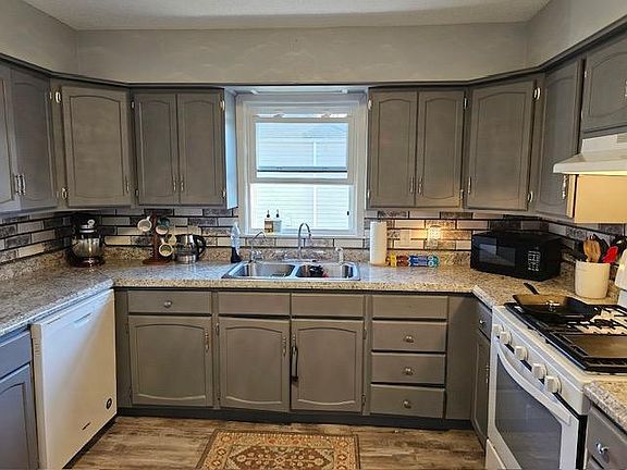 3rd image of 611 11th St SW