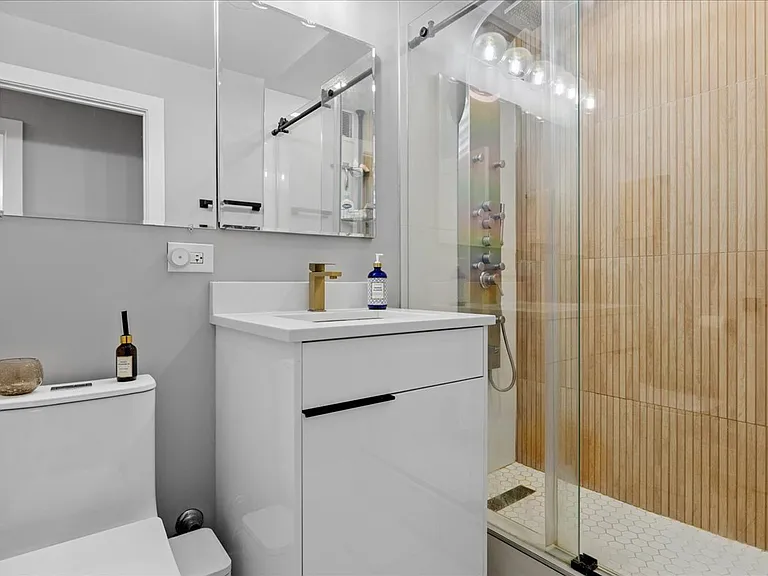 1355 N Sandburg Ter #706D — Photo 18