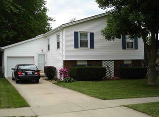 2318 Anchor Dr, Bloomington, IL