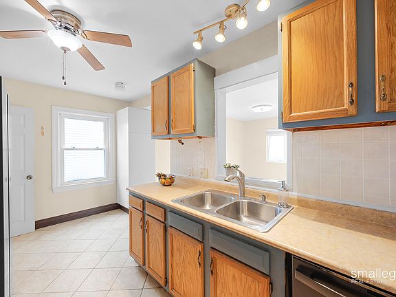4th image of 1011 Johnston St SE