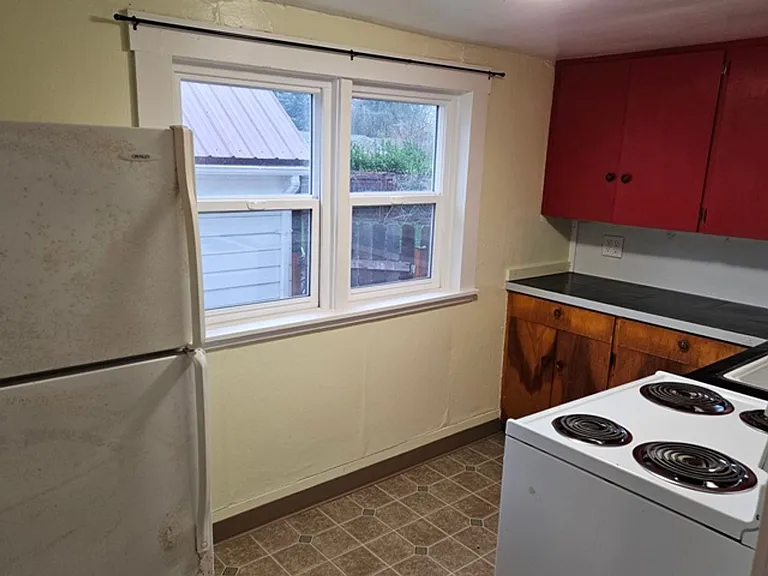 1932 Chemeketa St NE — Photo 2