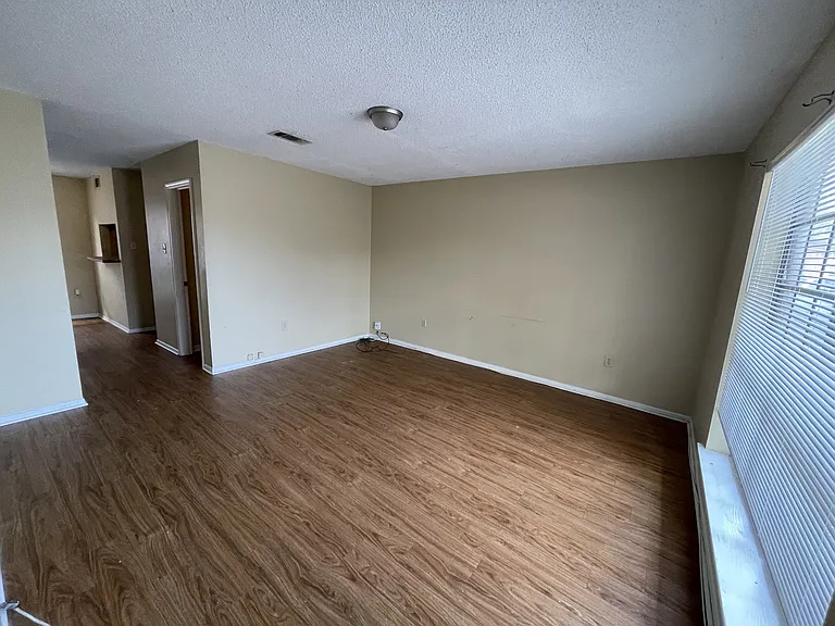 1643 Cedar Lake Dr #C — Photo 2